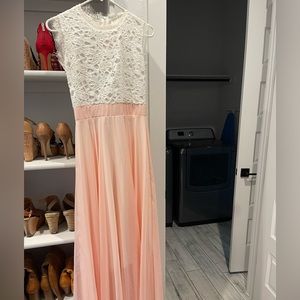 Beautiful dress-lace & light pink(peach)   Size small